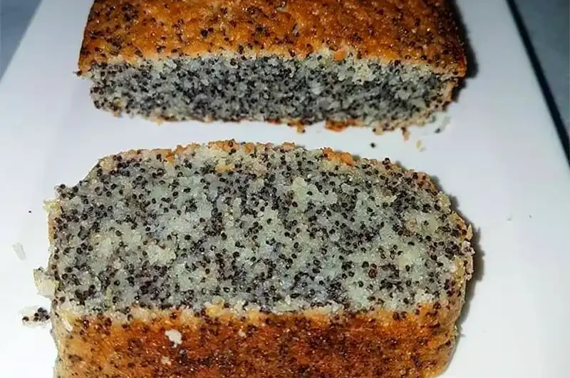 עוגת פרג בחושה ועסיסית בטירוף