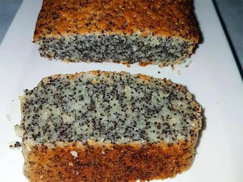 עוגת פרג בחושה ועסיסית בטירוף