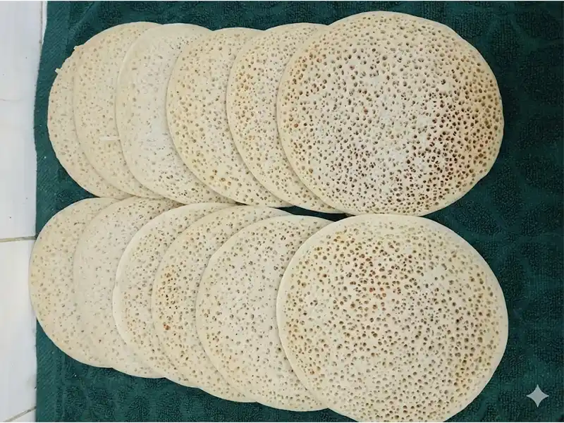 ערמת לחוח תימני אורגינל עם חורים מושלמים ומרקם אוורירי על מגבת