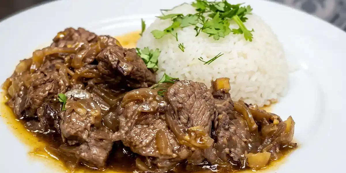 כבד עוף עם בצל מקורמל