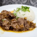 כבד עוף עם בצל מקורמל